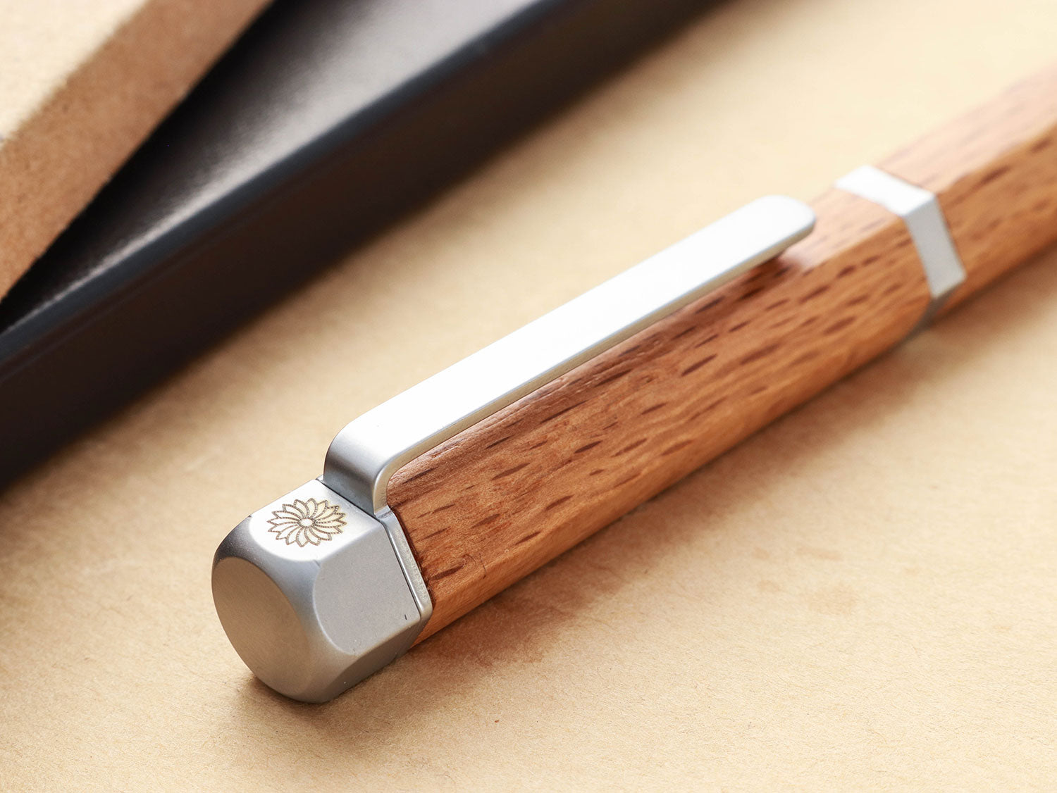 Meiboku Hexagonal Oak - Wancherpen International