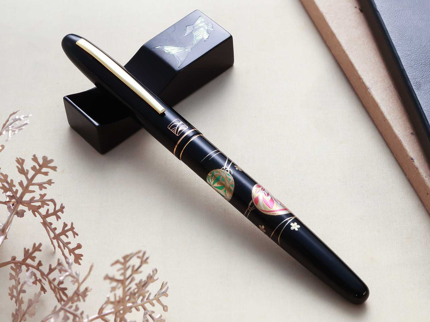 Kuretake Kindai Maki-e - Mari Asobi - Wancherpen International