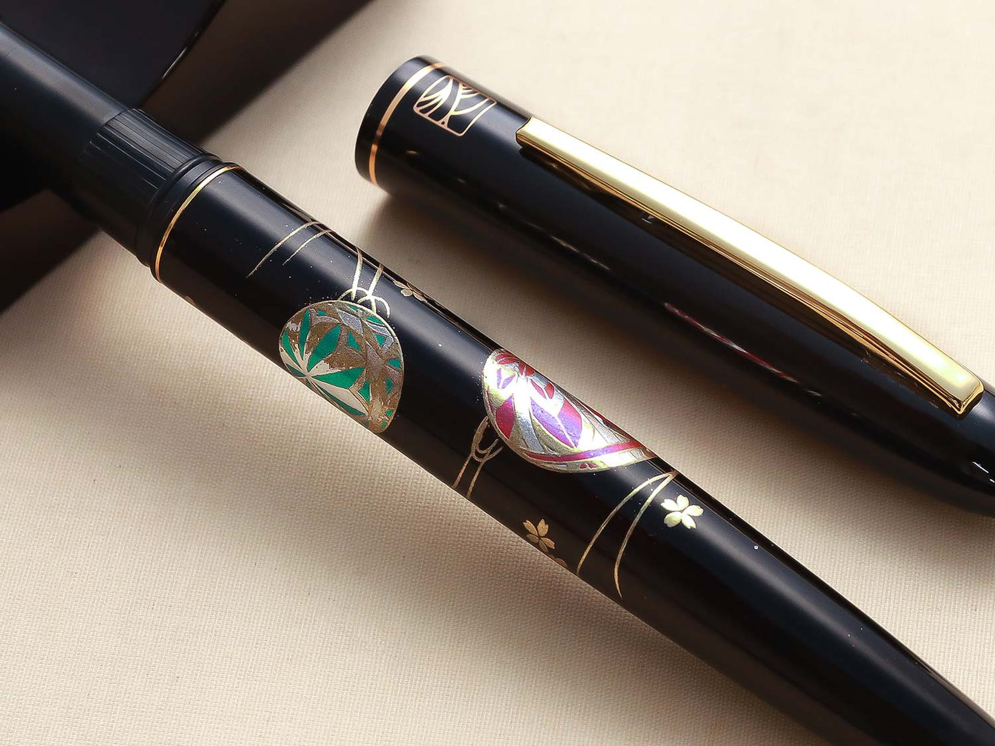 Kuretake Kindai Maki-e - Mari Asobi - Wancherpen International